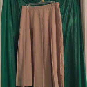 Woman’s box pleated skirt